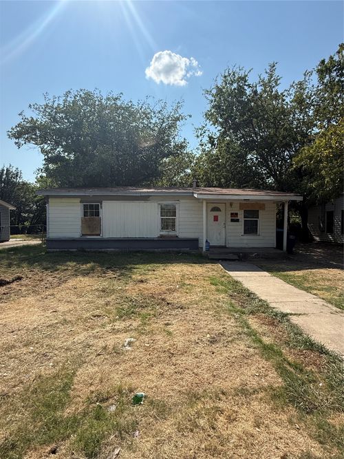 4013 Zwolle Street, Fort Worth, TX, 76106 | Card Image