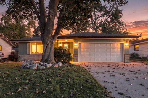 2904 17th Avenue, SOUTH MILWAUKEE, WI, 53172 | Card Image