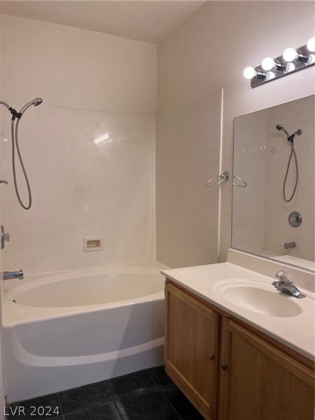 Primary Bedroom - En suite | Image 19
