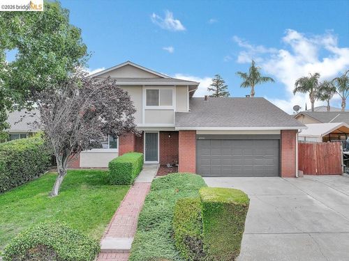 4900 Burgundy Dr, Oakley, CA, 94561-1807 | Card Image