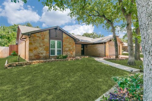 3012 Pin Oak Ln, Bedford, TX, 76021-2815 | Card Image