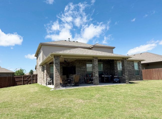 Large covered back Patio | Image 33