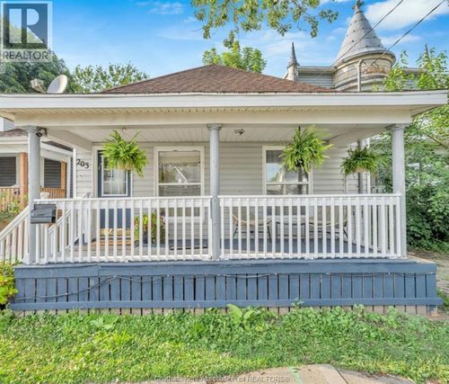 203 Park St, Chatham, ON, N7M3S1 | Card Image