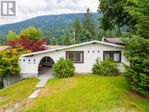 1707 Slocan Cres, Nelson, BC, V1L5V6 | Card Image