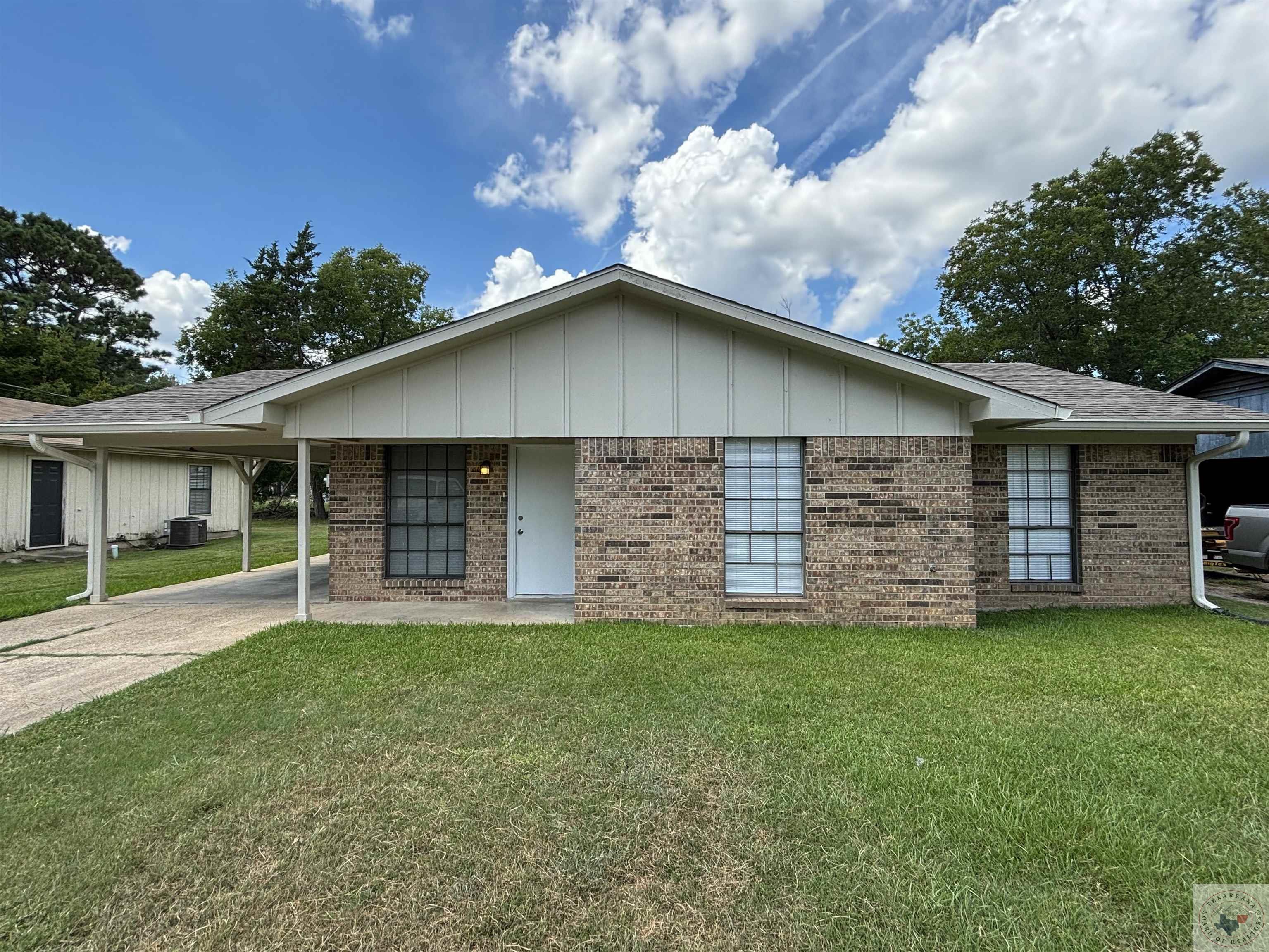 Lindsey St, New Boston, TX 75570