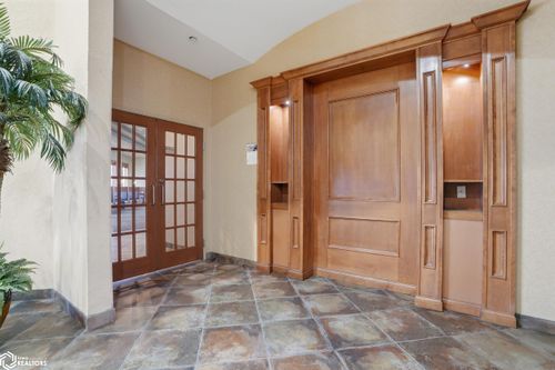 1780 Stonegate Center Dr, Burlington, IA, 52601-1581 | Card Image