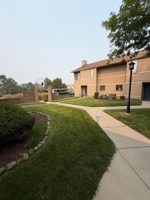 325 Briarcrest Dr, Ann Arbor, MI, 48104-6763 | Card Image