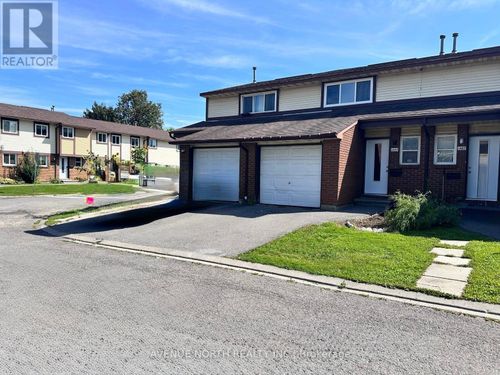 1469 Foxwell St, Gloucester, ON, K1B5J3 | Card Image