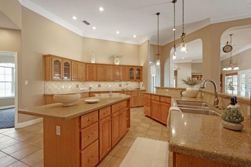 1806 Carey Ave, Taylor, TX, 76574-1225 | Card Image