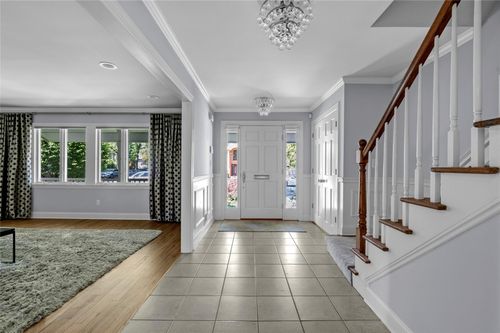 2 Driftwood Dr, Port Washington, NY, 11050-1717 | Card Image