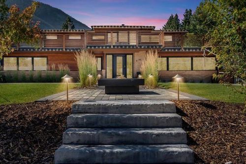 115 Spray Ave, Banff, AB, T1L1H1 | Card Image