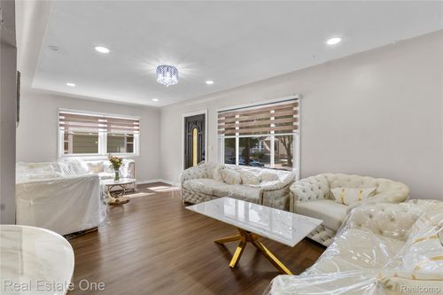 2631 Parker St, Dearborn, MI, 48124-3368 | Card Image