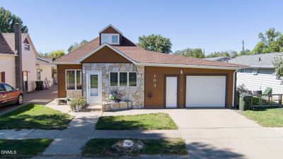 103 2nd Avenue Sw, House other with 4 bedrooms, 1 bathrooms and null parking in Hazen ND | Image 1