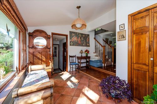 27 Cold Spring Hills Rd, Huntington, NY, 11743-5105 | Card Image