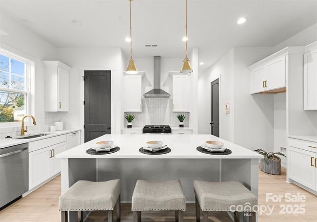 If you like gold fixtures, this duet comes with gold fixtures and lighting package! | Image 9