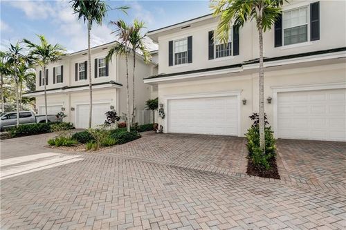 1127 N Victoria Park Rd, Fort Lauderdale, FL, 33304-2464 | Card Image