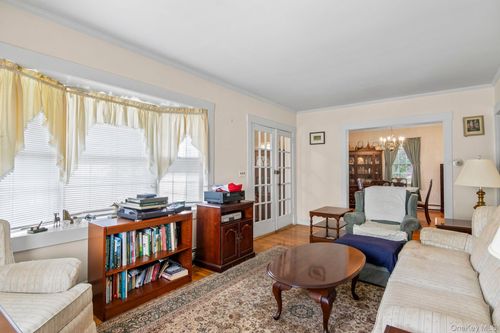 651 Sayville Ave, Sayville, NY, 11782-3321 | Card Image