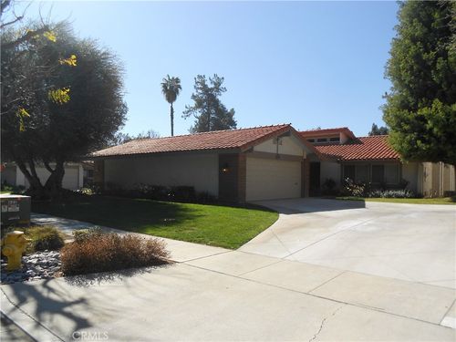622 Via Zapata, Riverside, CA, 92507-6452 | Card Image
