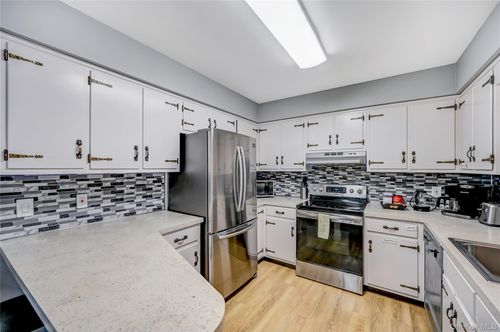 298 learn Learn Rd, Tannersville, PA, 18372-7928 | Card Image