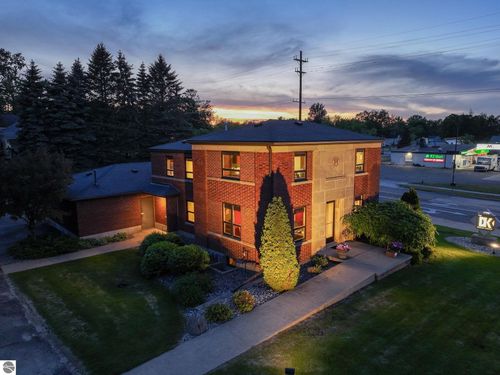 1104 S Mitchell St, Cadillac, MI, 49601-2520 | Card Image