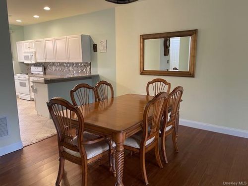 6 Oyster Cove Ln, Blue Point, NY, 11715-1241 | Card Image