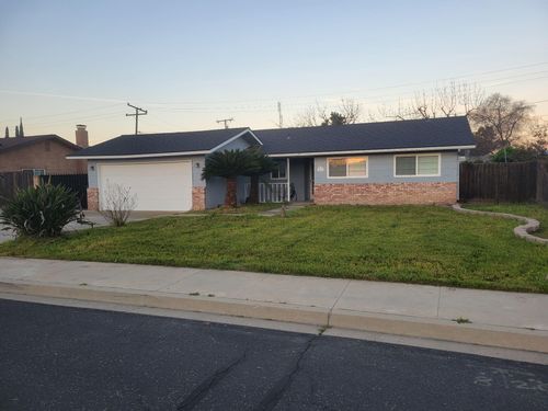 2445 S Memory St, Visalia, CA, 93277-5868 | Card Image