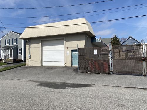 9 Drowne St, Cranston, RI, 02905-1338 | Card Image