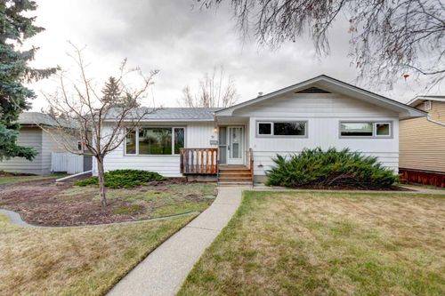 31 Gateway Dr Sw, Calgary, AB, T3E4J8 | Card Image