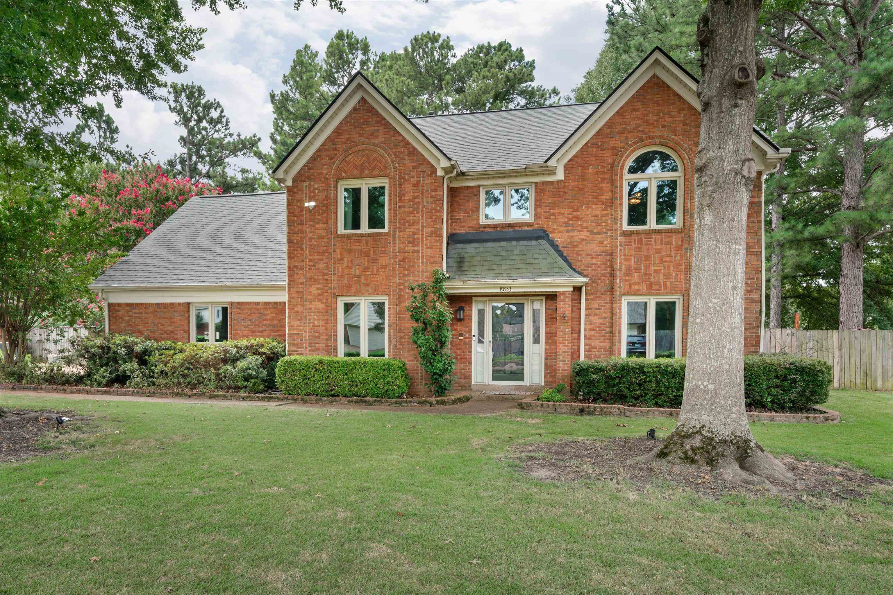 Bonnybridge Dr, Germantown, TN 38139