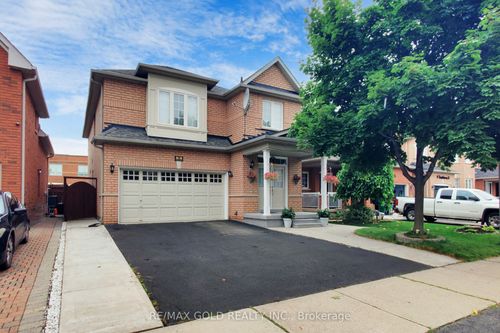 18 Thimbleberry St, Brampton, ON, L7A3L3 | Card Image