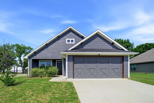 103 Clover Cir, Weatherford, TX, 76086-4744 | Card Image