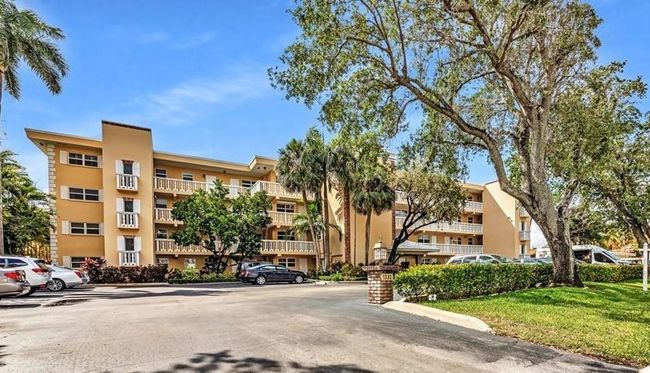 405 - 1332 Bayview Dr, Condo with 2 bedrooms, 2 bathrooms and null parking in Fort Lauderdale FL | Image 1