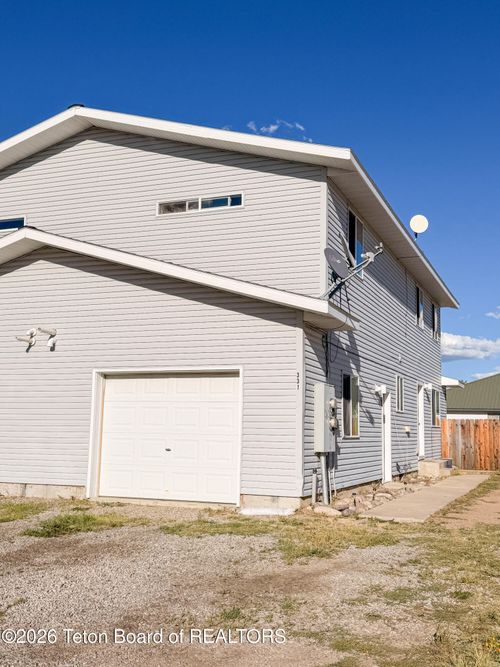 331 S Cole Ave, Pinedale, WY, 82941-5062 | Card Image