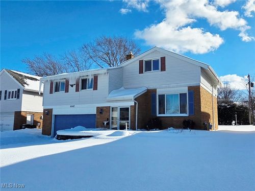 5507 Hollywood Dr, Parma, OH, 44129-5214 | Card Image