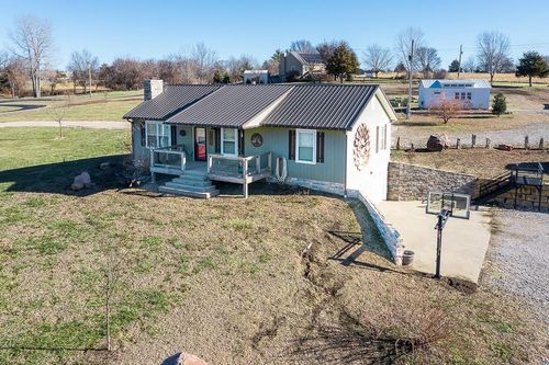 20568 251st Street, Tonganoxie, KS, 66086 | Card Image