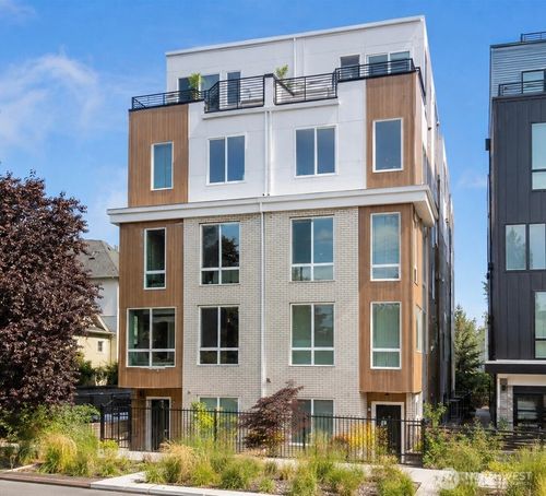 d-222 10th Ave E, Seattle, WA, 98102-7095 | Card Image