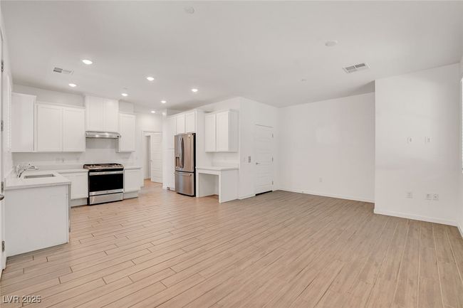 UNIT-190 - 5730 Sky Pointe Dr, Townhouse with 3 bedrooms, 3 bathrooms and null parking in Las Vegas NV | Image 5