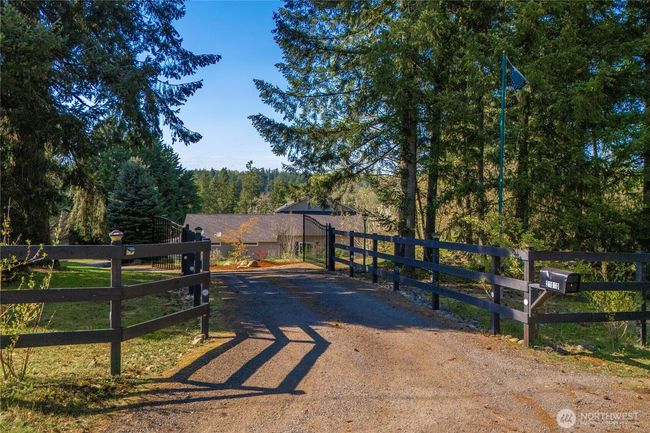 21010 Hobson Rd Se, House other with 3 bedrooms, 3 bathrooms and 7 parking in Yelm WA | Image 29