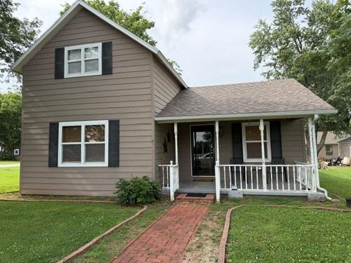 901 E 5th St, Altamont, KS, 67330-9242 | Card Image
