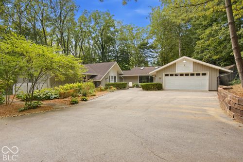 890 Starkey Rd, Zionsville, IN, 46077-1915 | Card Image