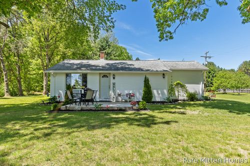 5234 S Johnson Rd, Greenville, MI, 48838-9189 | Card Image
