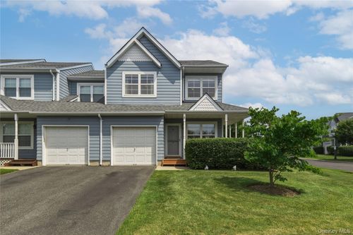 9 Shady Ln, Central Islip, NY, 11722-4676 | Card Image
