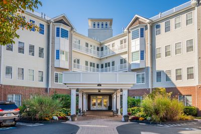 308 - 1 King Philip Drive, Condo with 1 bedrooms, 2 bathrooms and null parking in West Hartford CT | Image 1