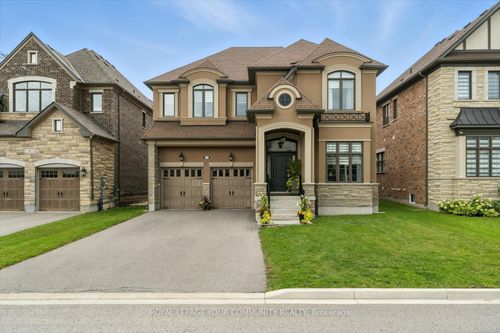 11 Cairns Gate, King City, ON, L7B0P5 | Card Image