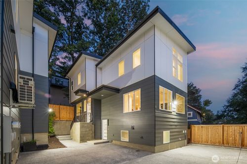 1804 28th Ave S, Seattle, WA, 98144-4804 | Card Image