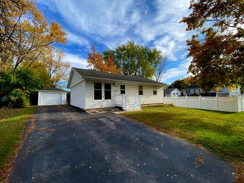 311 W Kennedy Dr, Streamwood, IL, 60107-1154 | Card Image