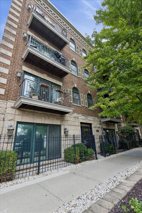 1e-1148 W Roscoe St, Chicago, IL, 60657-7210 | Card Image