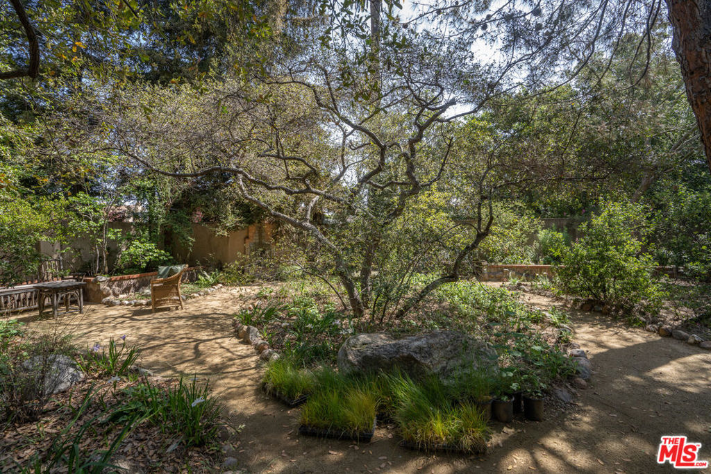 Land in Los Angeles 5