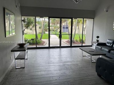 106 - 230 Lakeview Dr, Condo with 2 bedrooms, 2 bathrooms and null parking in Weston FL | Image 3