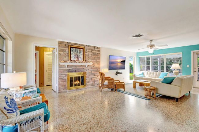 124 Sandal Ln, House other with 3 bedrooms, 2 bathrooms and null parking in Palm Beach Shores FL | Image 5